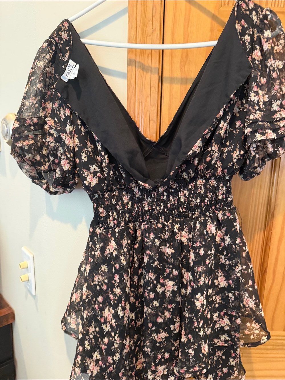 Rue21 Black Floral Puff Sleeve Smocked Waist V-Back Dressy Top